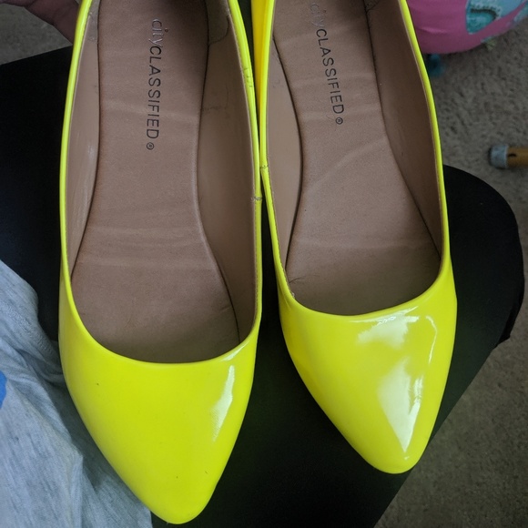 Yellow 6.5 flats - Picture 1 of 3